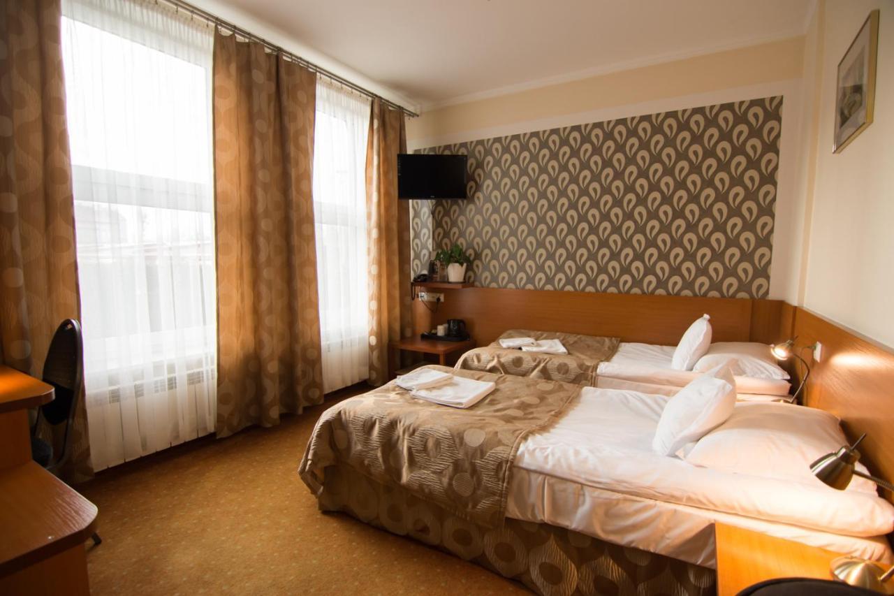 Trojka 3*